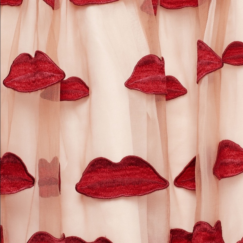 Alice + Olivia - kisses novelty skirt 👄 - Picture 3 of 4